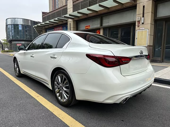 Infiniti Q50L