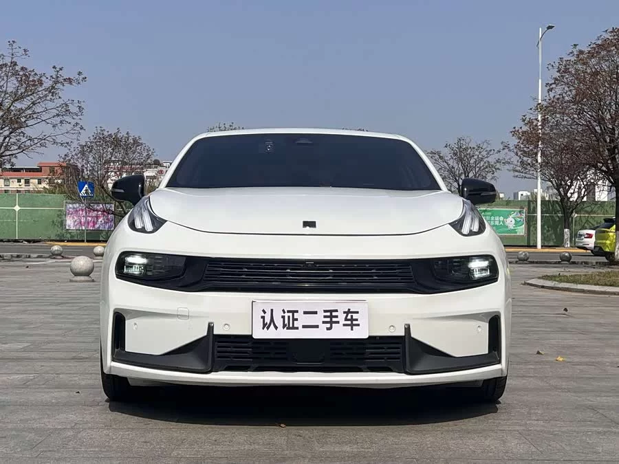 Lynk & Co 03