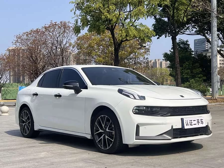 Lynk & Co 03