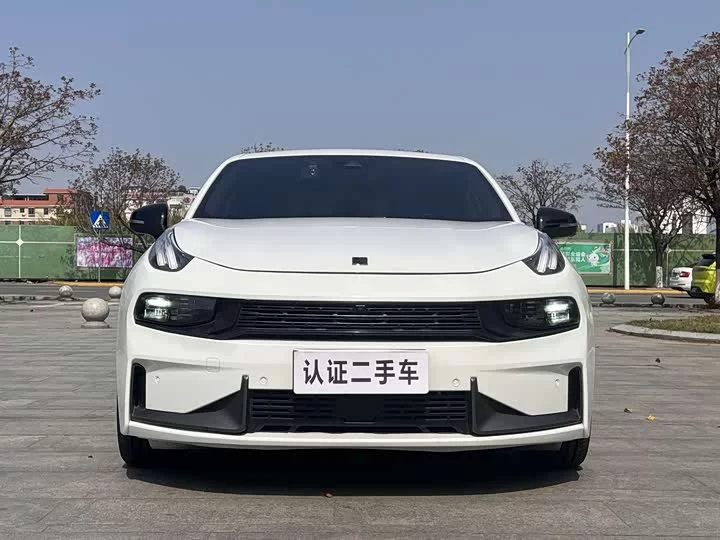 Lynk & Co 03