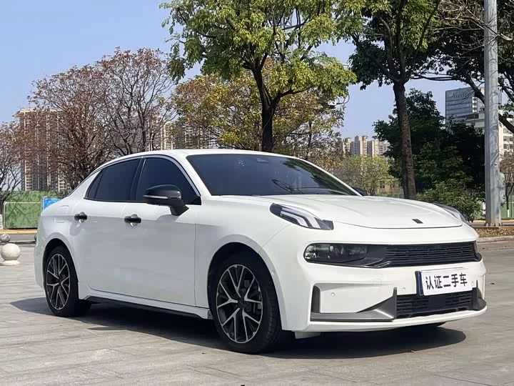 Lynk & Co 03