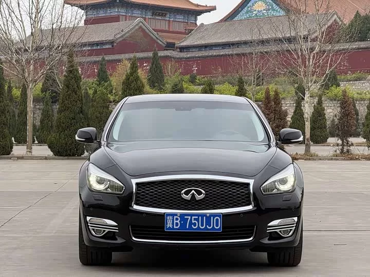 Infiniti Q70