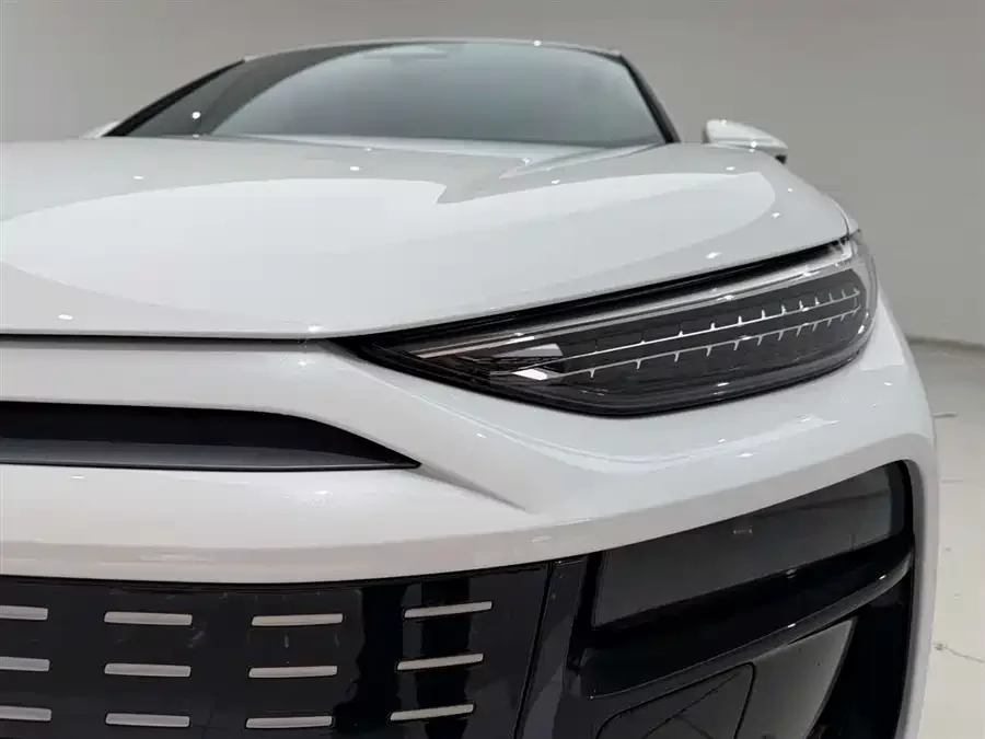 Audi Q6L e-tron