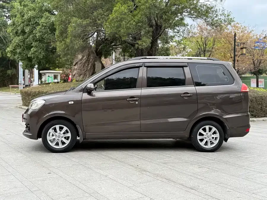 Dongfeng Fengguang 330