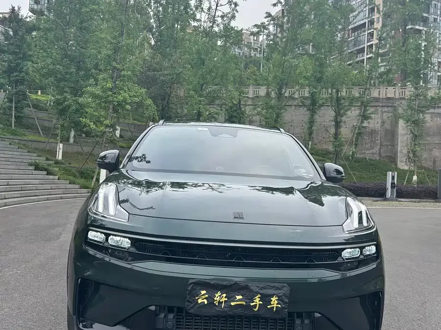 Lynk & Co 06