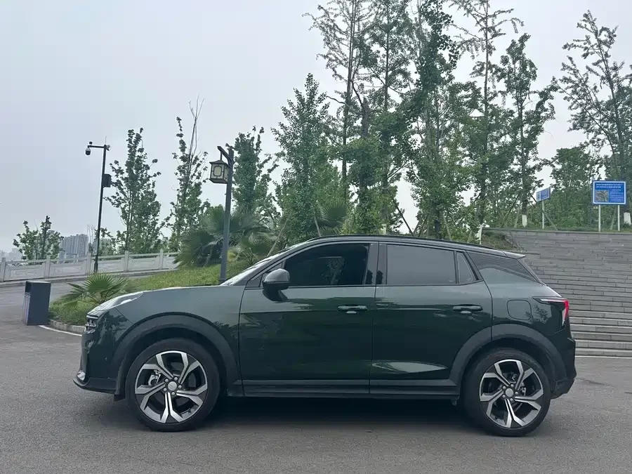 Lynk & Co 06