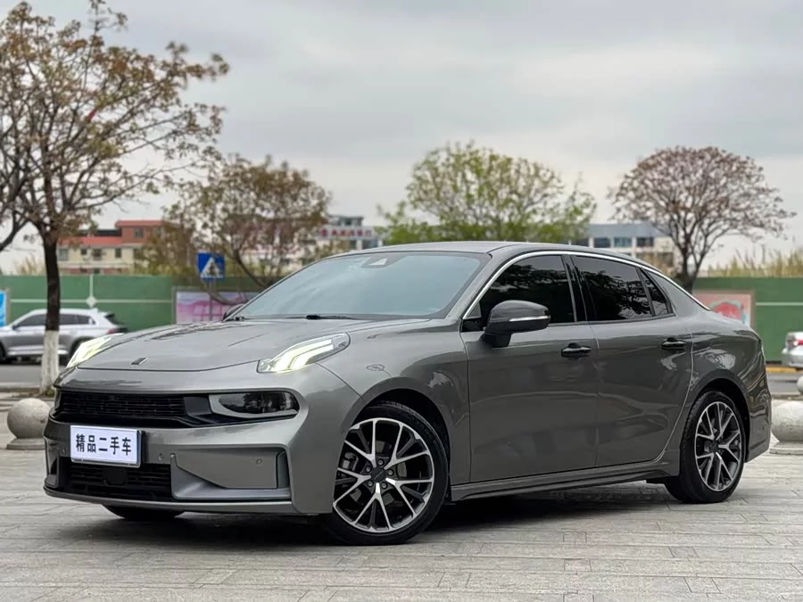 Lynk & Co 03