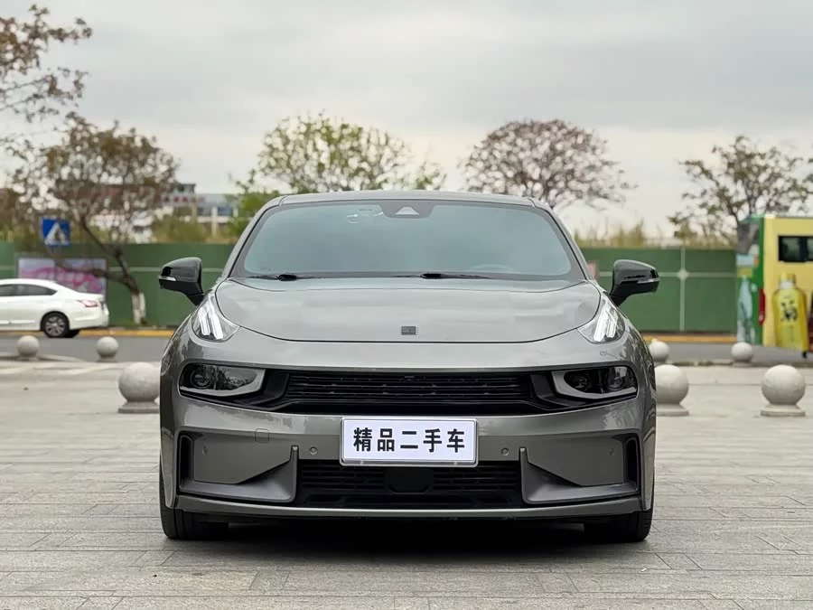 Lynk & Co 03