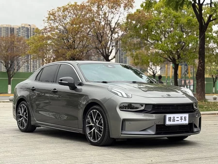 Lynk & Co 03