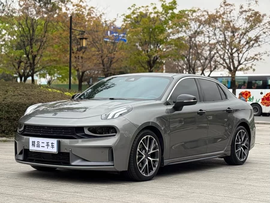 Lynk & Co 03