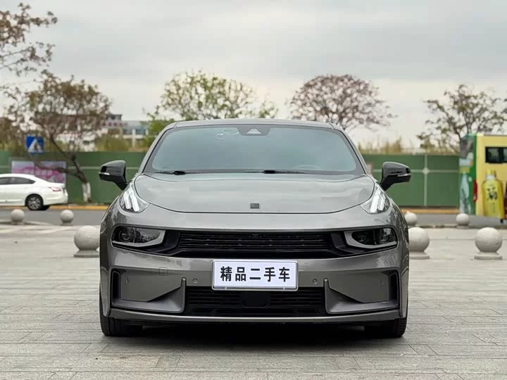 Lynk & Co 03