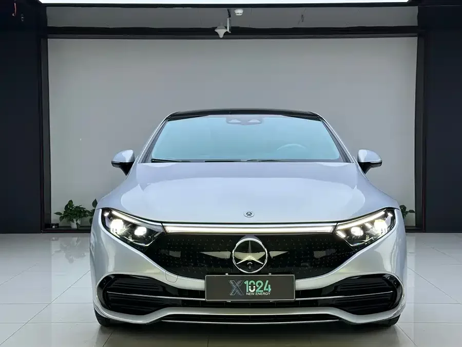 Mercedes Benz EQS