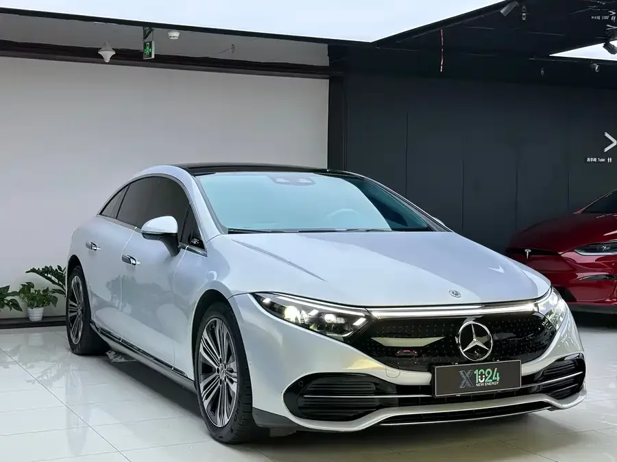 Mercedes Benz EQS
