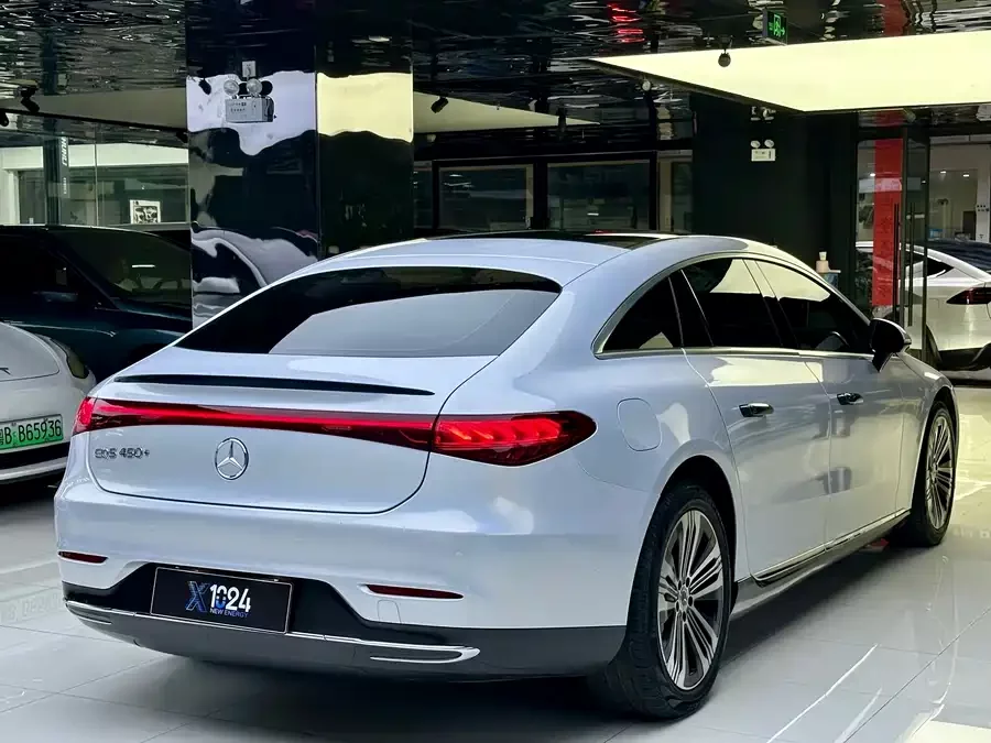 Mercedes Benz EQS