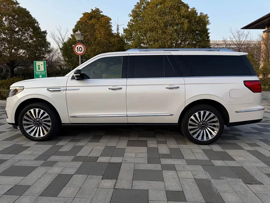 Lincoln Navigator