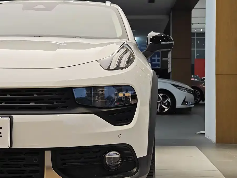 Lynk & Co 02