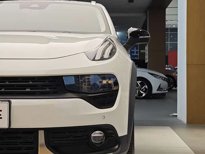 Lynk & Co 02