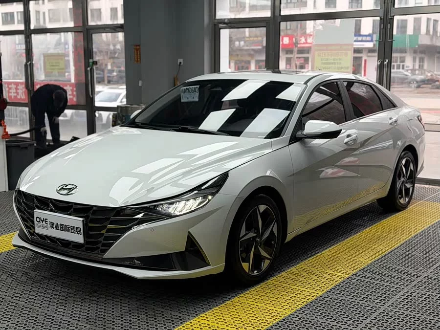 Hyundai Elantra