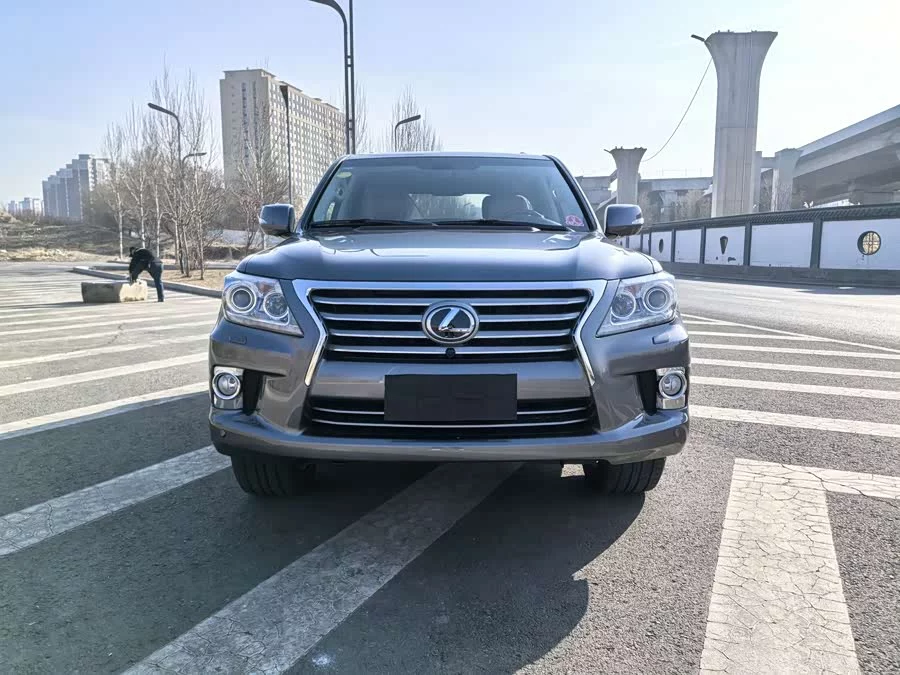 Lexus LX