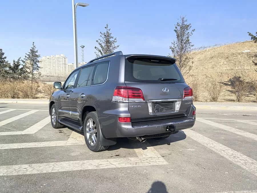 Lexus LX