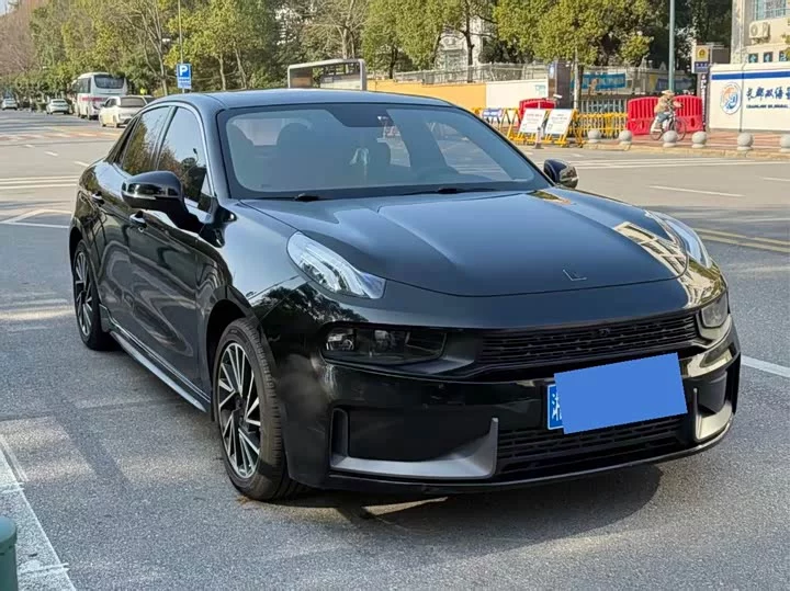Lynk & Co 03