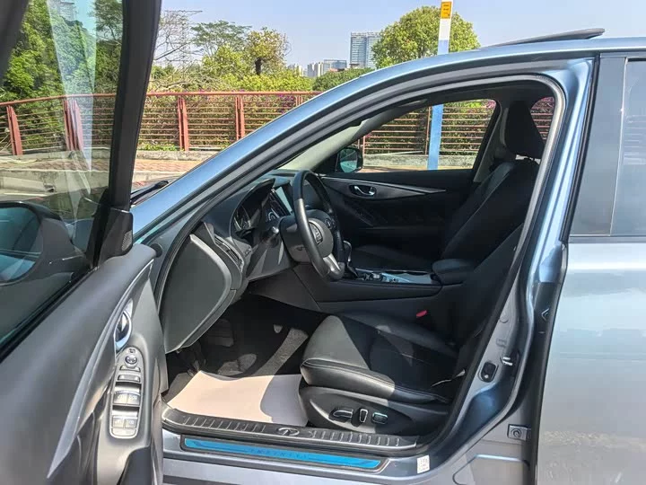 Infiniti Q50L