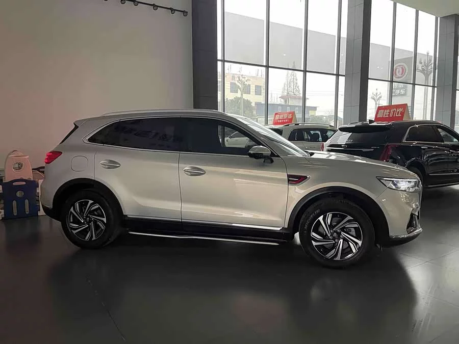 Hongqi HS5