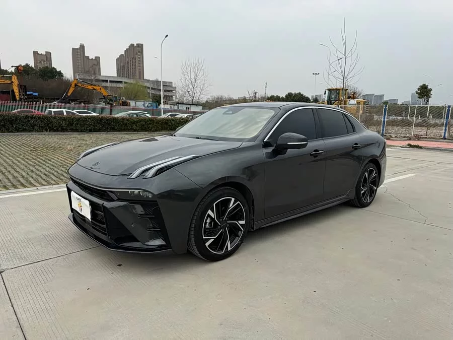 Lynk & Co 03