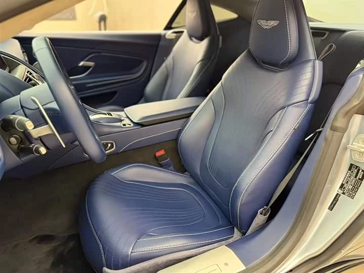 Aston Martin DB11