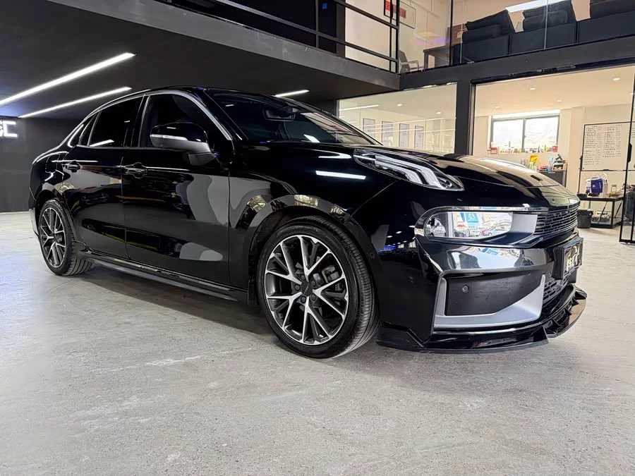 Lynk & Co 03