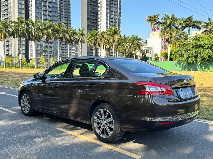 Peugeot 408
