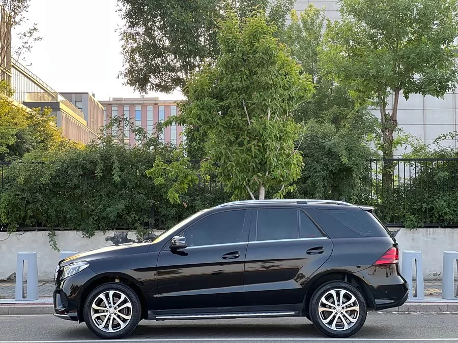 Mercedes Benz GLE (Imported)