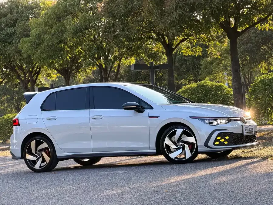 Volkswagen Golf GTI