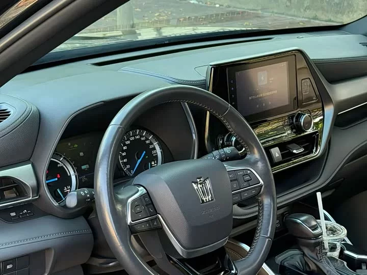 Toyota Crown Kluger