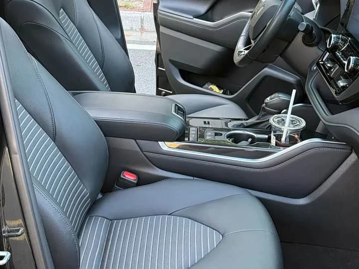 Toyota Crown Kluger