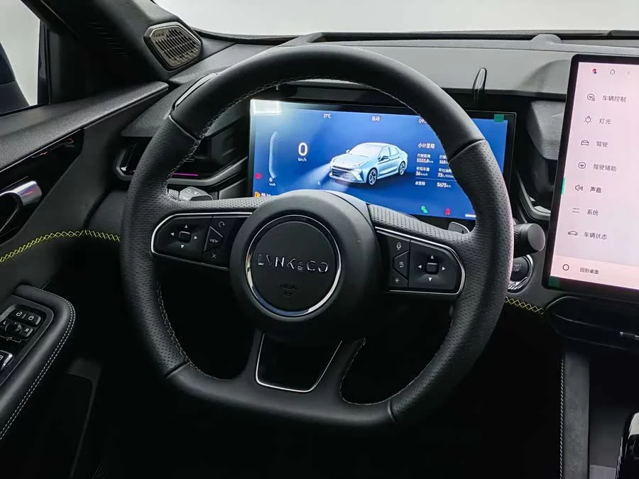 Lynk & Co 03