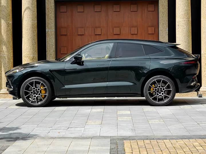 Aston Martin DBX