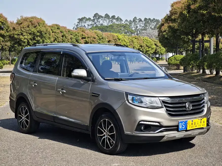Dongfeng Jingyi X6