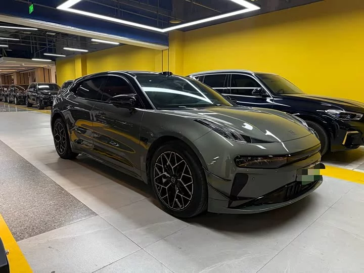 ZEEKR 001