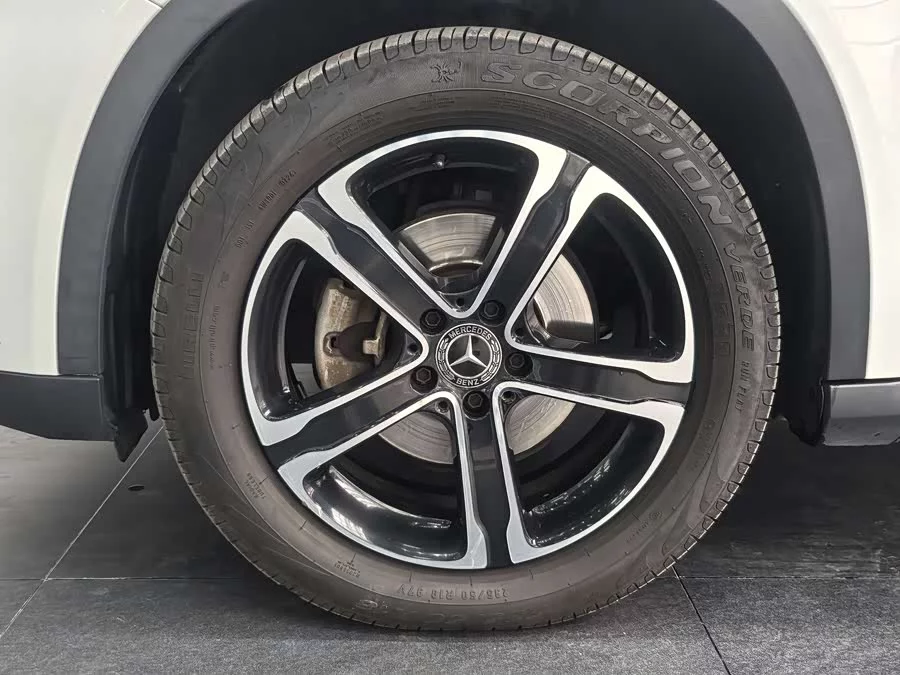 Mercedes Benz GLA