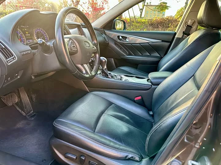 Infiniti Q50L