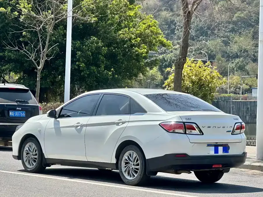 Venucia D60