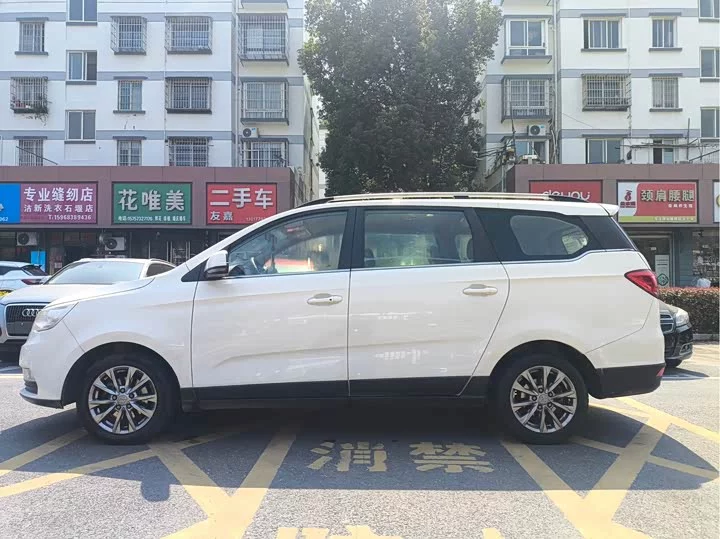 BAIC M50F