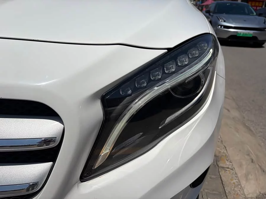 Mercedes Benz GLA