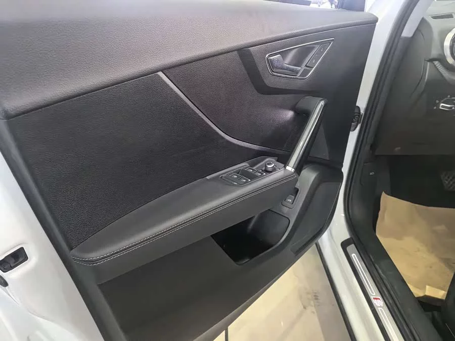 Audi Q2L