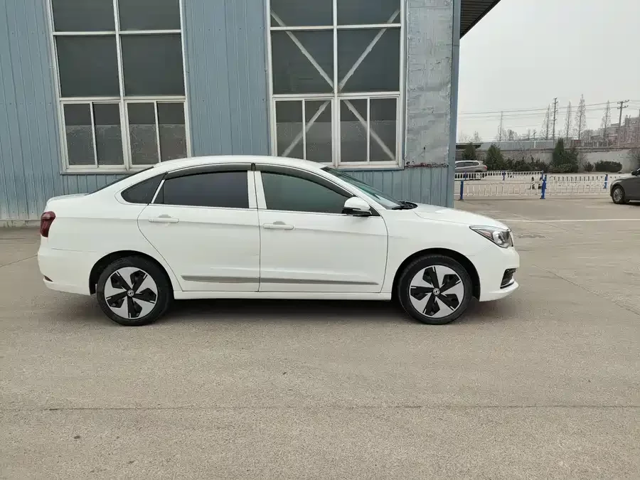 Dongfeng E70