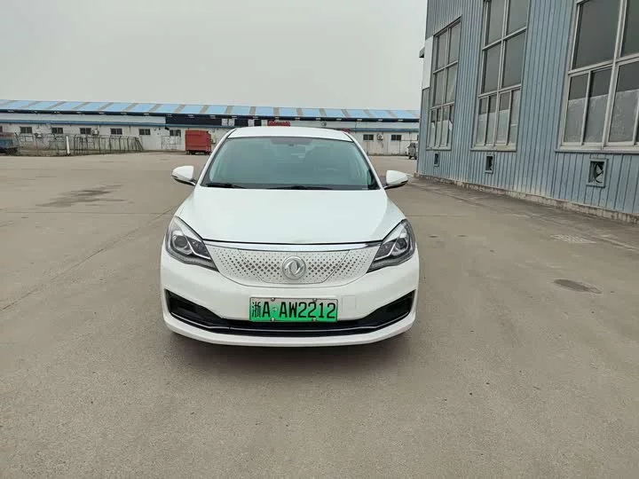 Dongfeng E70