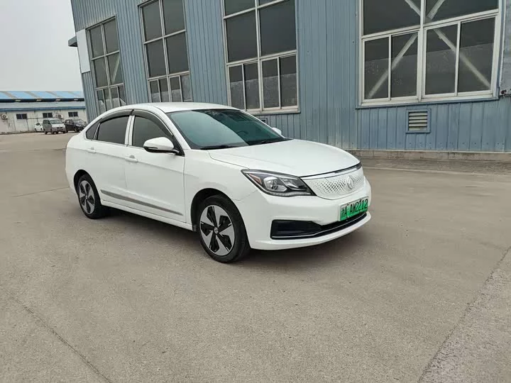 Dongfeng E70
