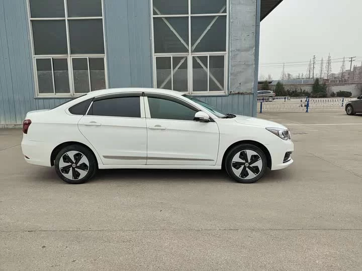 Dongfeng E70