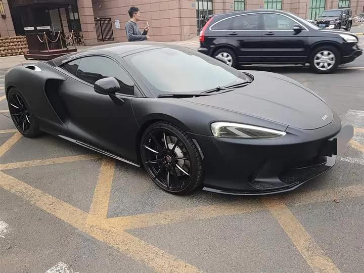 McLaren GT